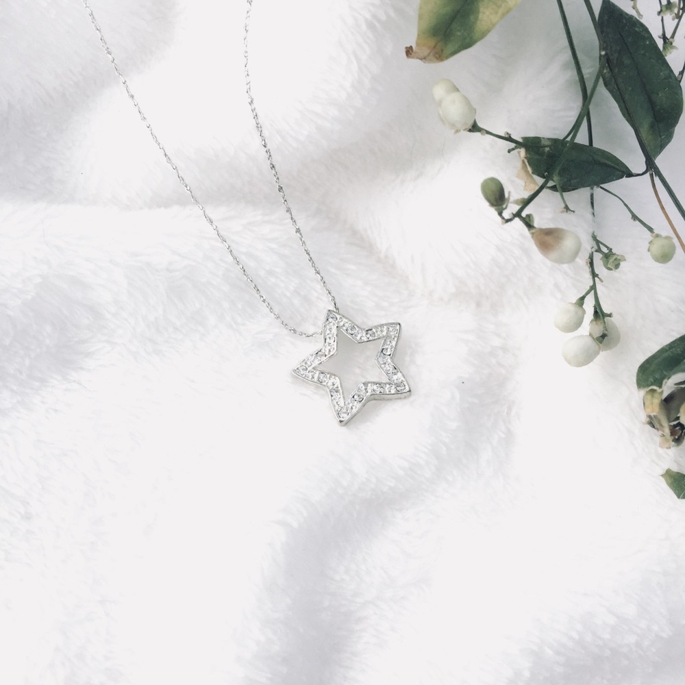 Valentine Crystal star necklace
